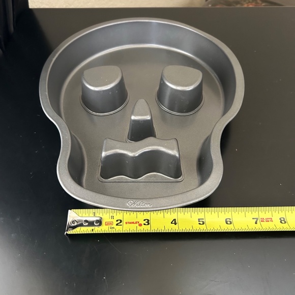 Wilton Halloween Skull Cake Pan. NWOT - Picture 5 of 6